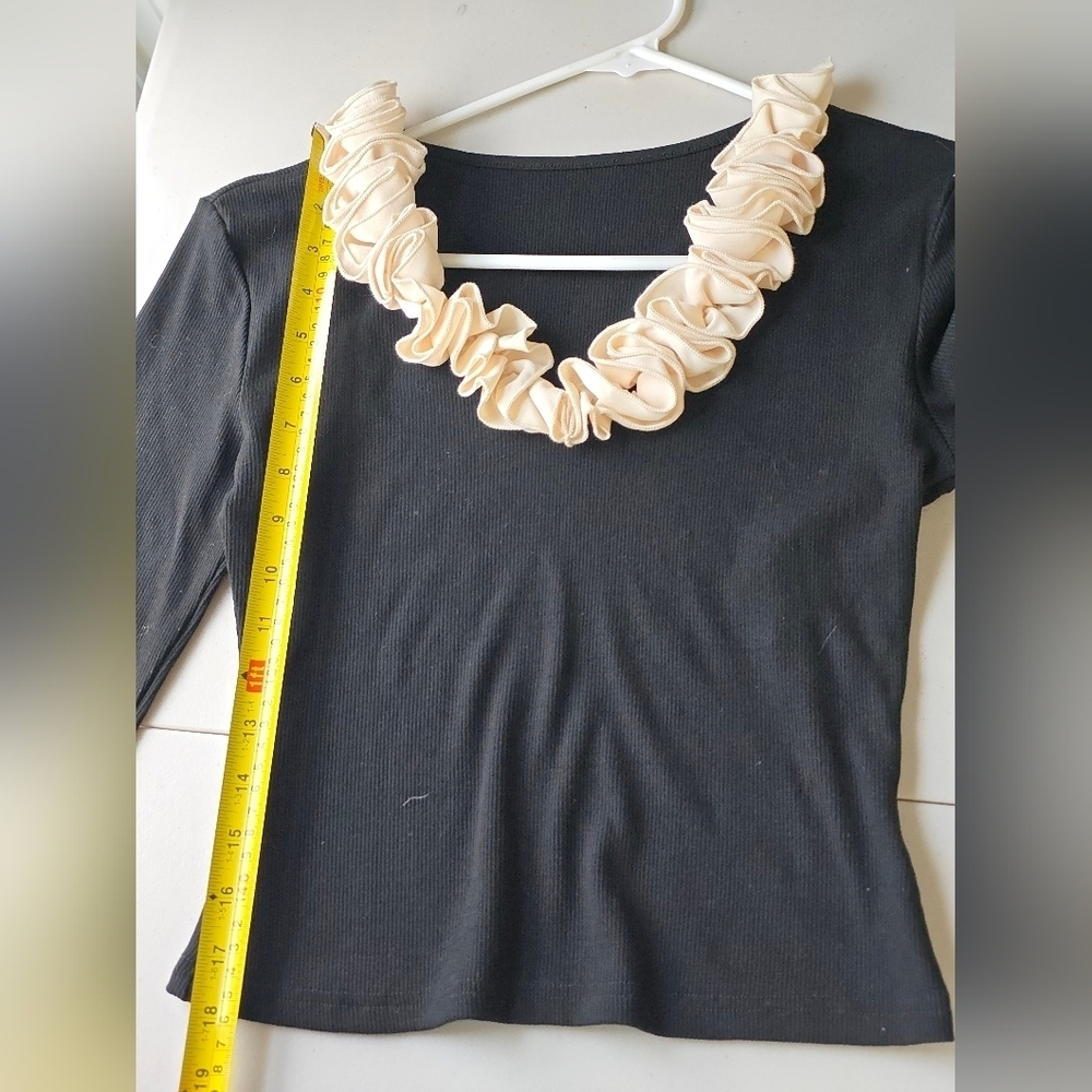 Commense Black and Ivory Ruffle Ribbed Knit Crop Top Small - Picture 5 of 8